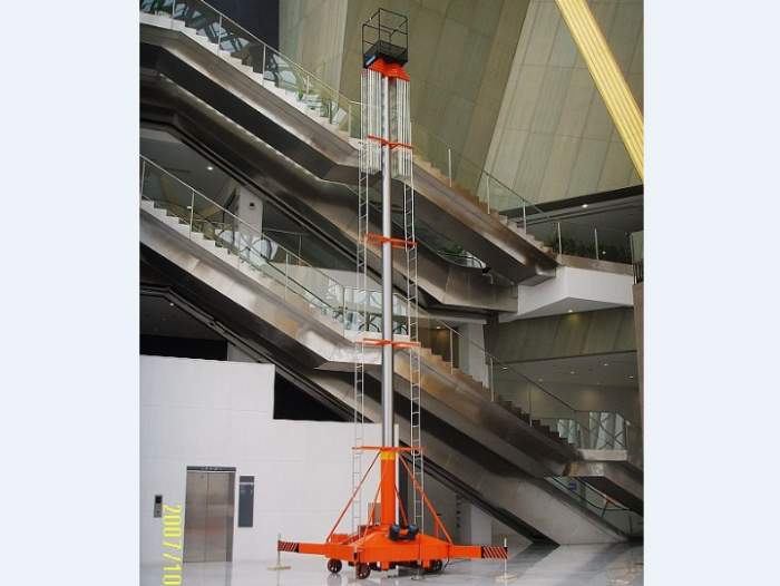 剪叉式高空作業(yè)車的特點(diǎn)及用途